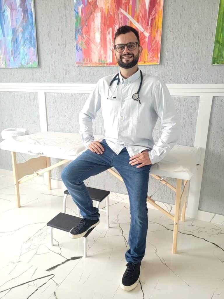 Dr. Bruno de Alvarenga é clínico geral em Florianópolis